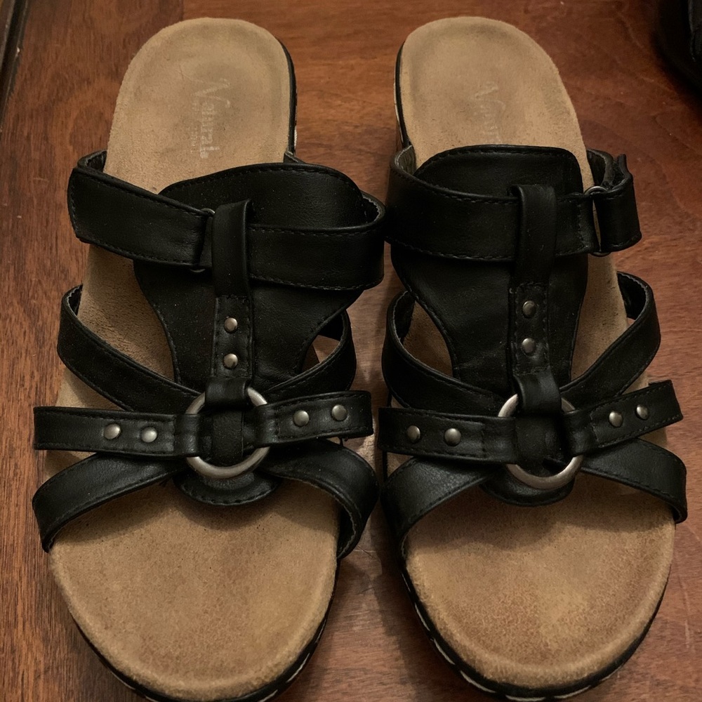 Naturals Black slides - size 9